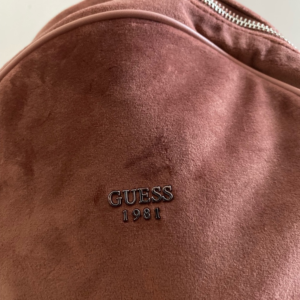 Guess - Small Backpack - Picture 2 of 4
